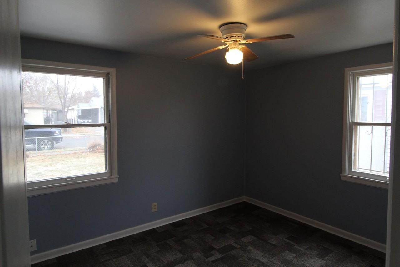 1204 E Bismark Ave - Photo 5 of 15