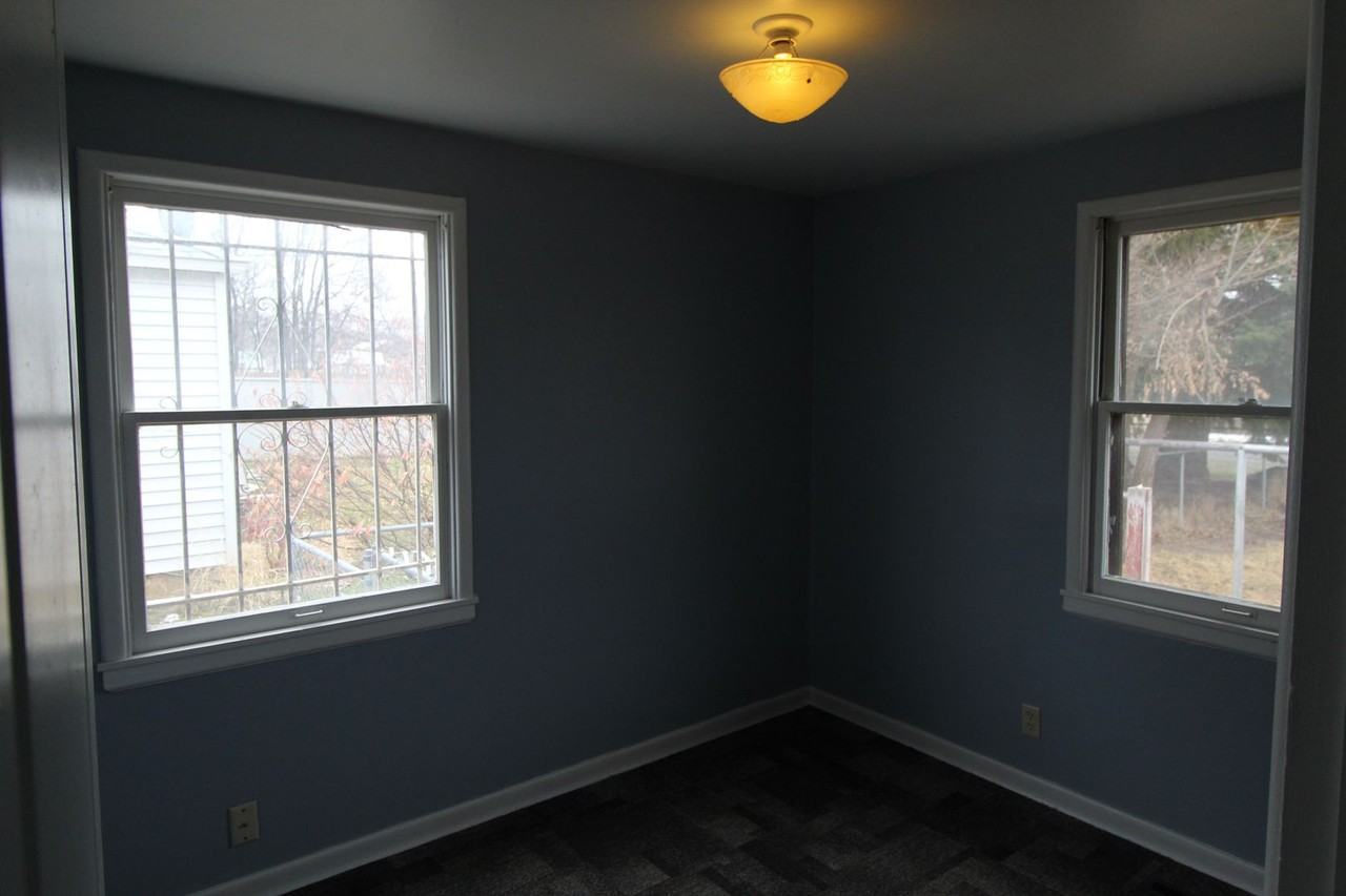 1204 E Bismark Ave - Photo 6 of 15