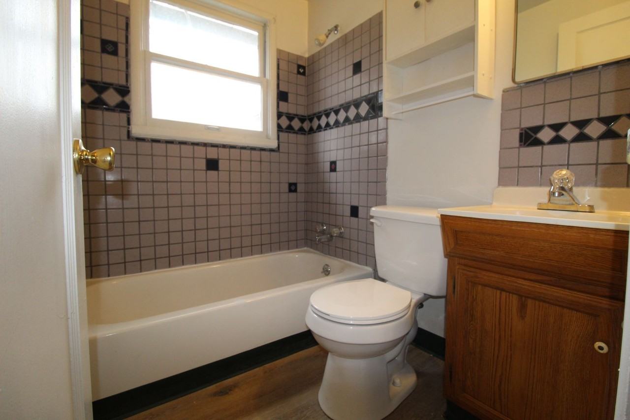 1204 E Bismark Ave - Photo 7 of 15