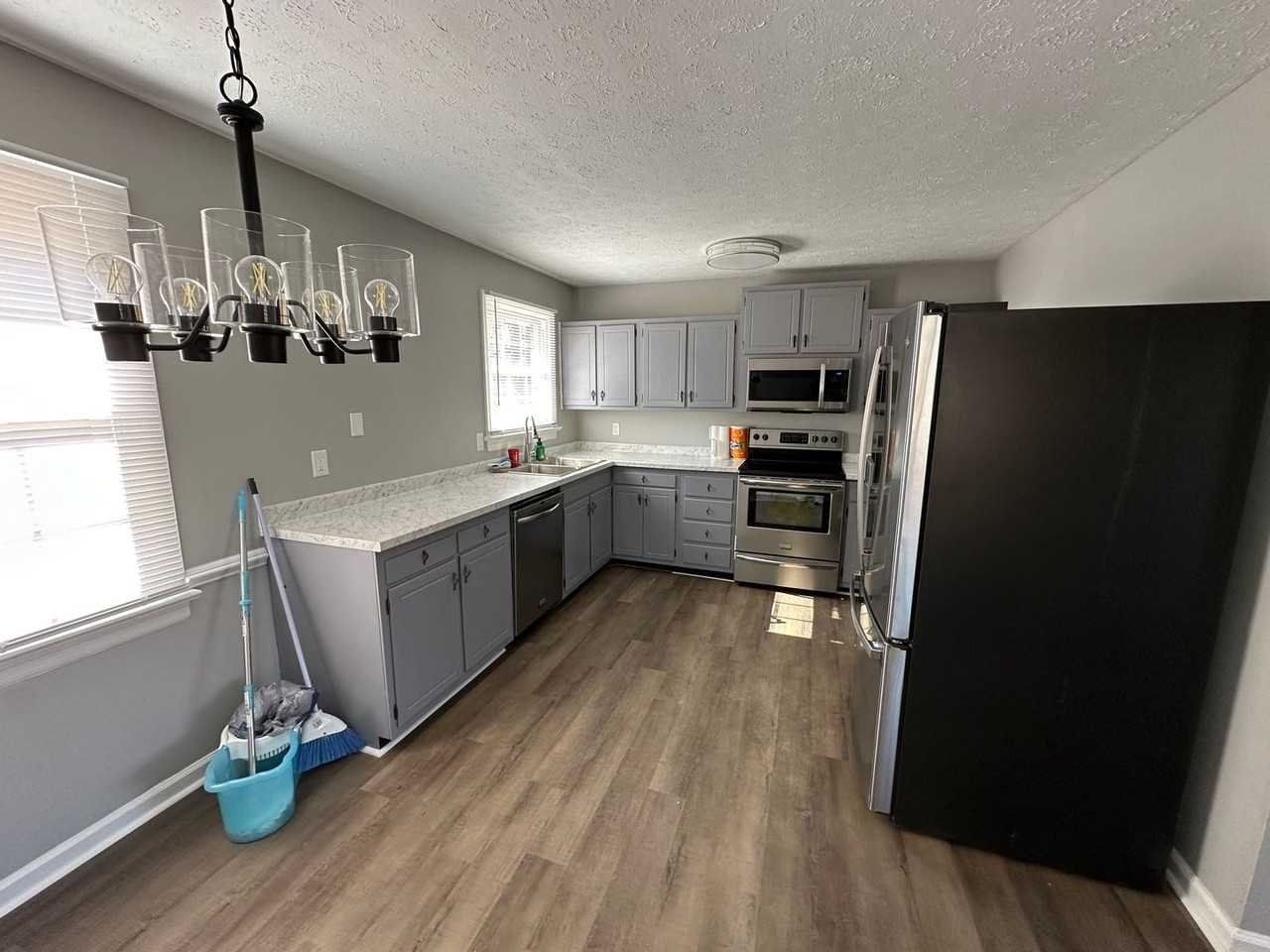 1209 Craigmont Dr - Photo 2 of 13