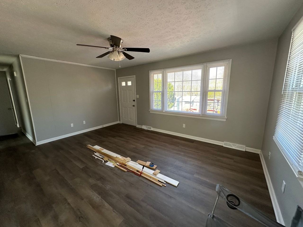 1209 Craigmont Dr - Photo 4 of 13