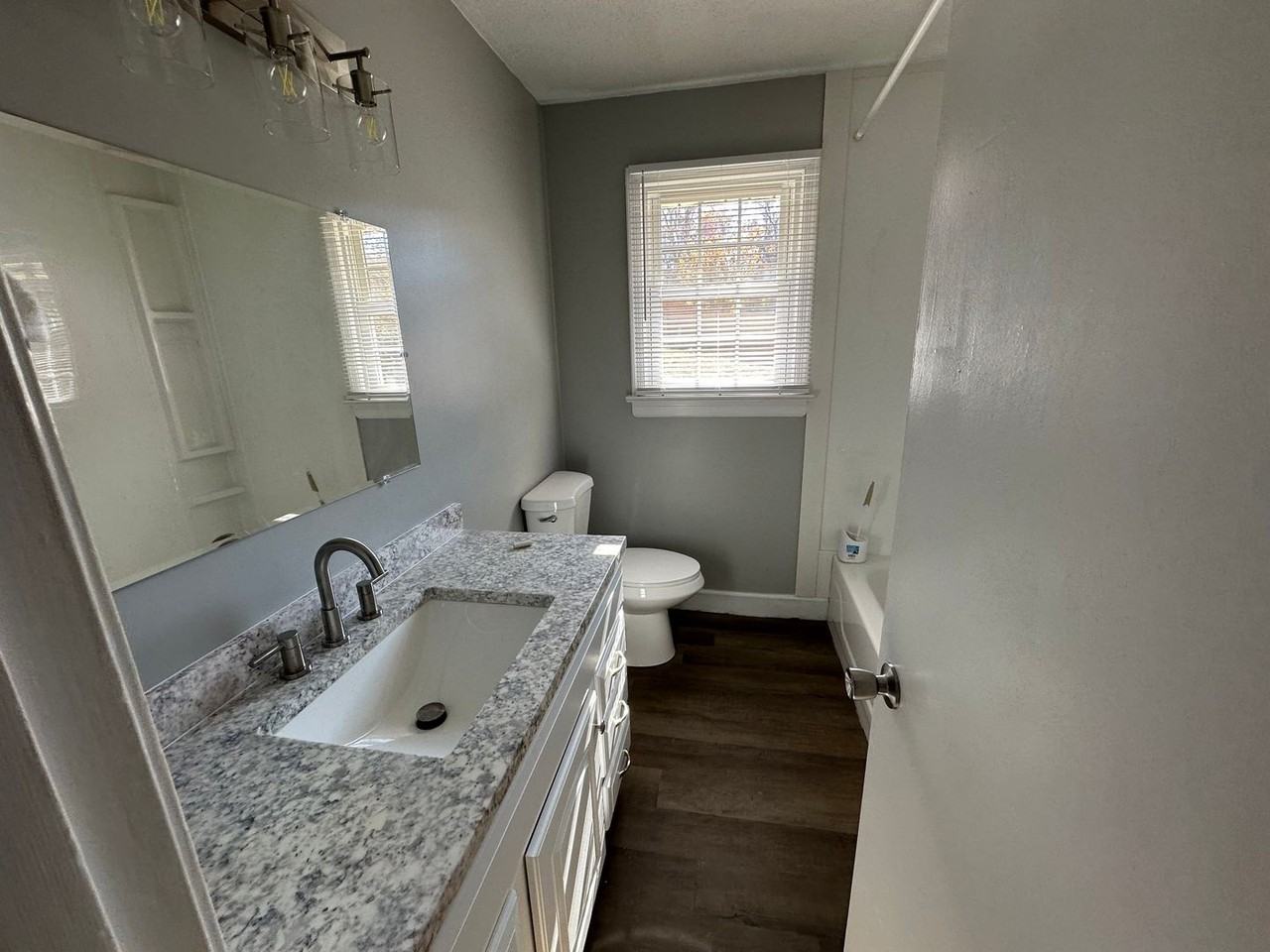 1209 Craigmont Dr - Photo 5 of 13