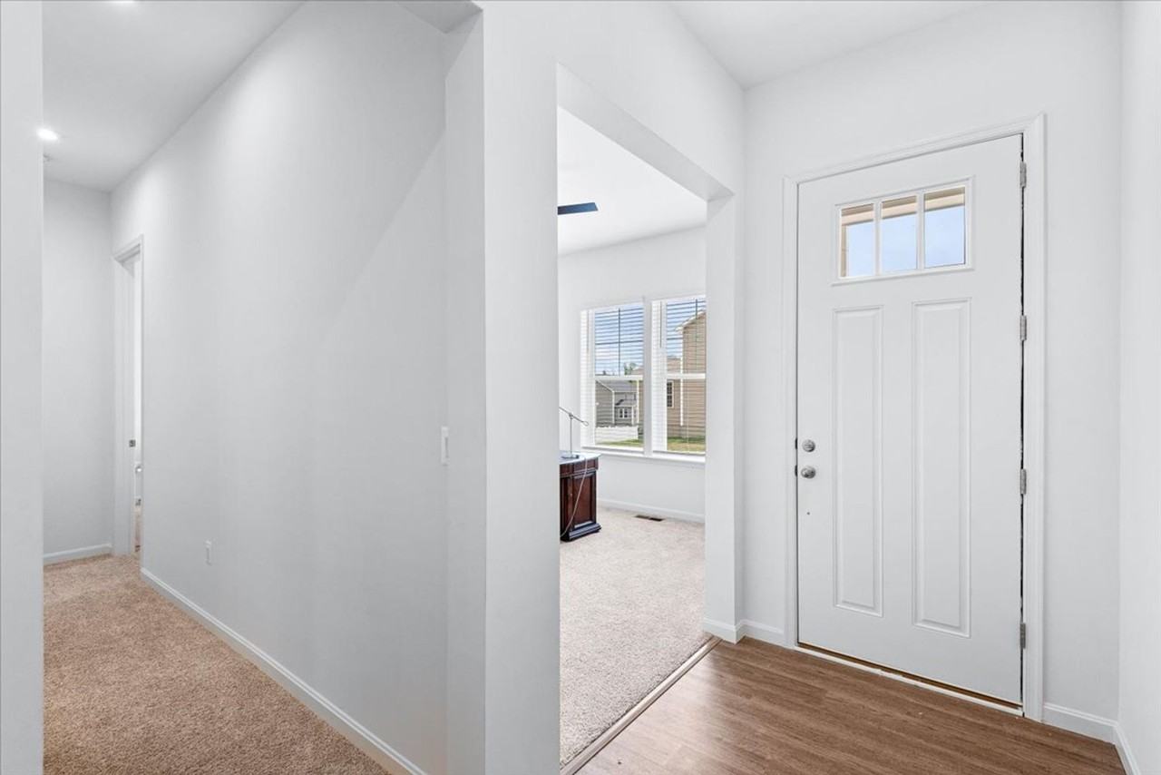 8627 Fleetwood Dr - Photo 3 of 44