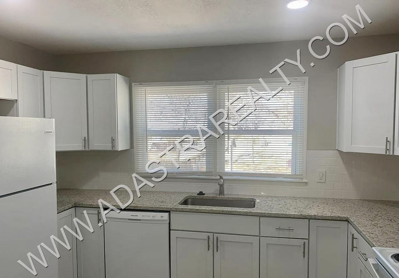 6200 Northern Ave - Photo 7 of 20