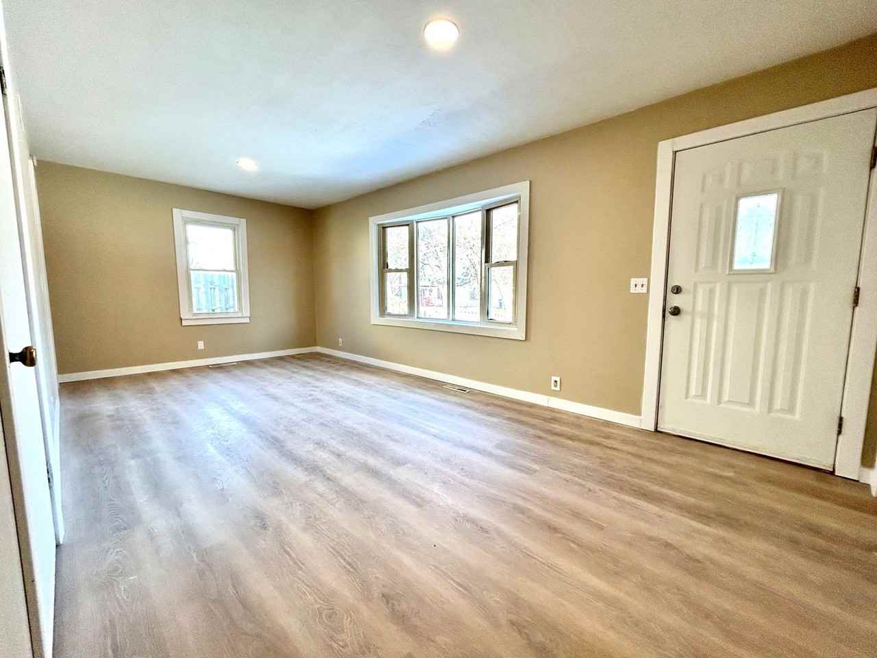 1504 Custer Rd - Photo 2 of 20
