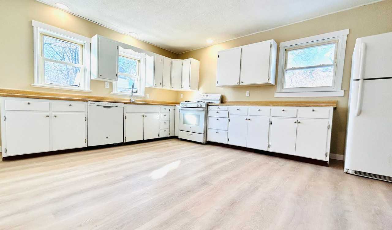 1504 Custer Rd - Photo 5 of 20