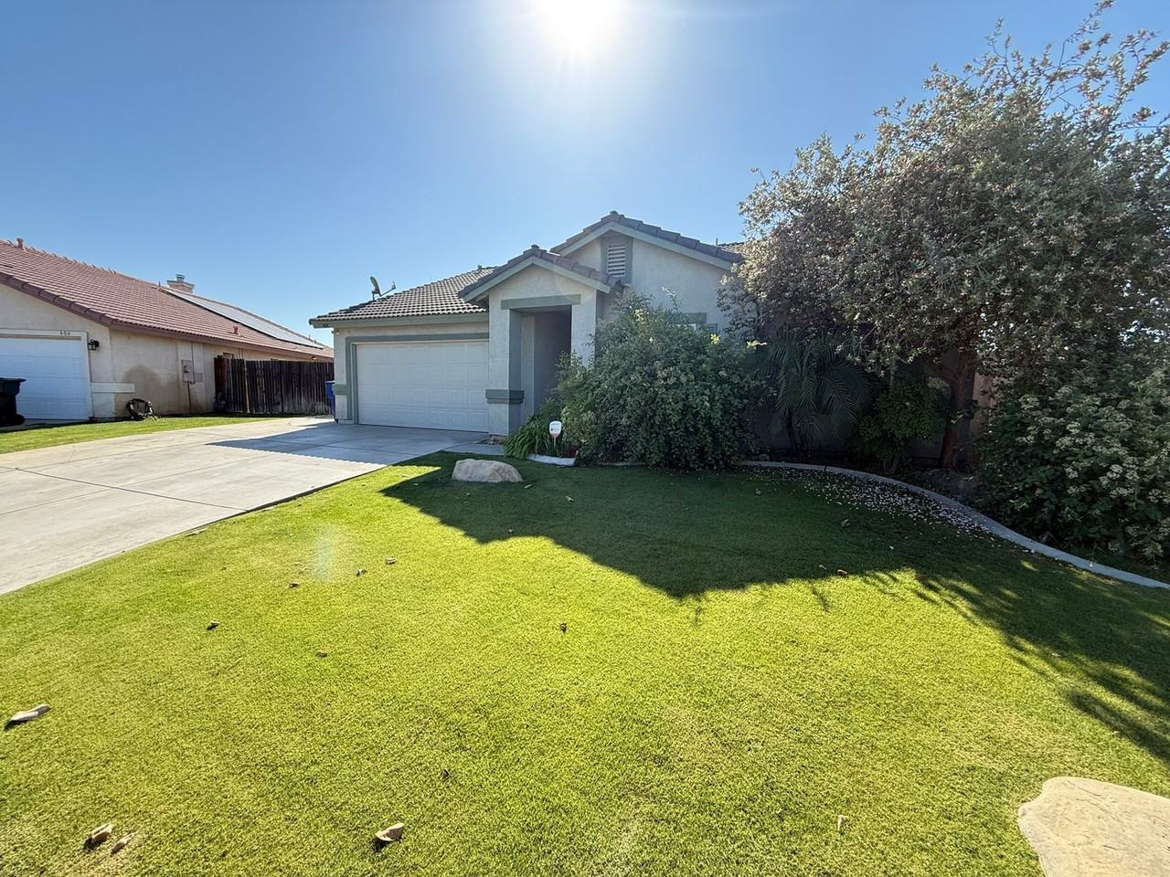 400 Gandola Dr - Photo 2 of 14