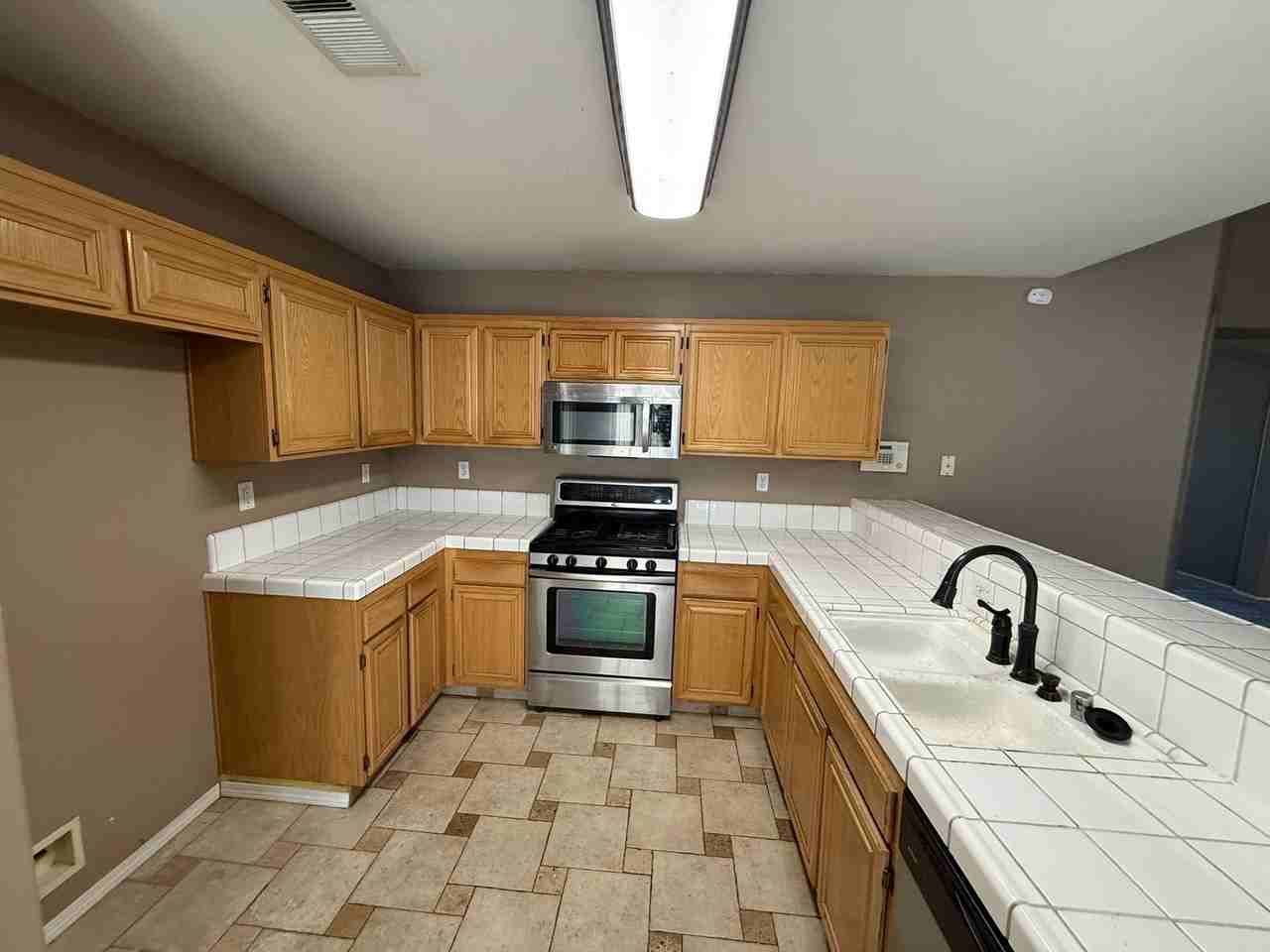 400 Gandola Dr - Photo 3 of 14