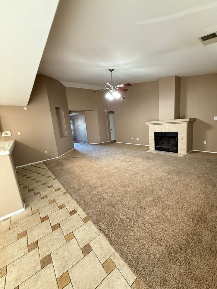 400 Gandola Dr - Photo 5 of 14