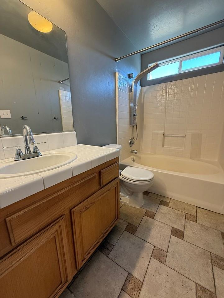 400 Gandola Dr - Photo 7 of 14