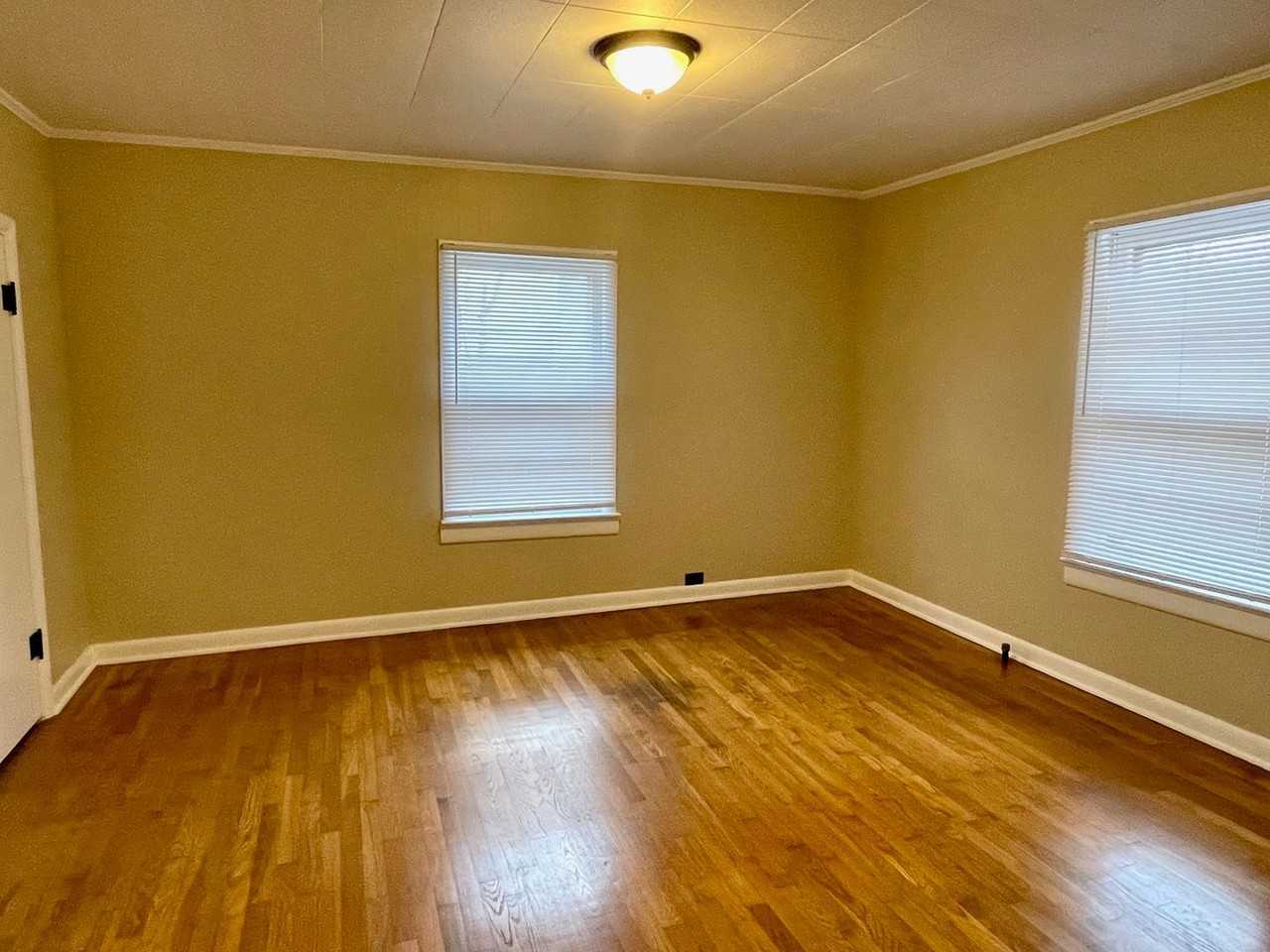 255 Highview St - Photo 2 of 8