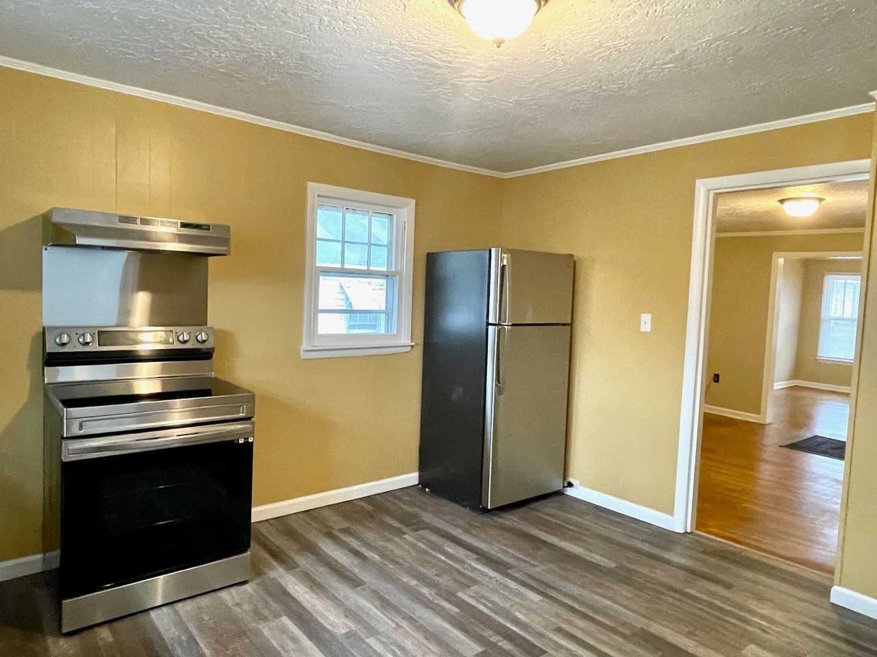 255 Highview St - Photo 3 of 8