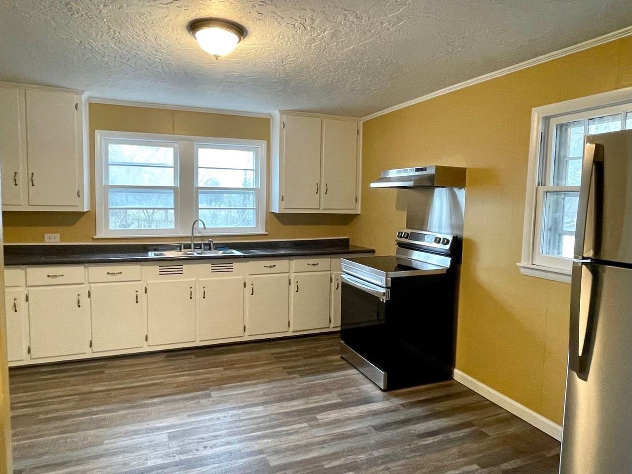 255 Highview St - Photo 4 of 8