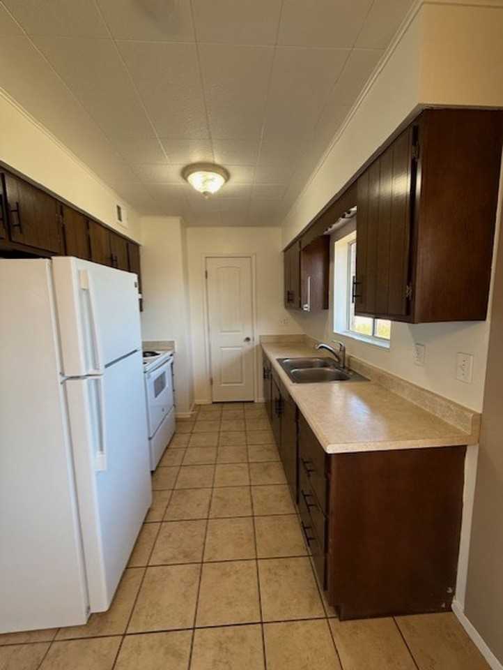 418 W Gila St - Photo 4 of 16