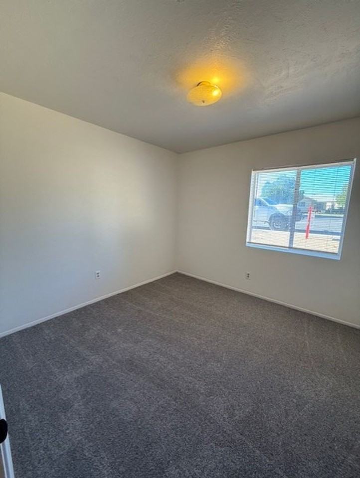 418 W Gila St - Photo 7 of 16