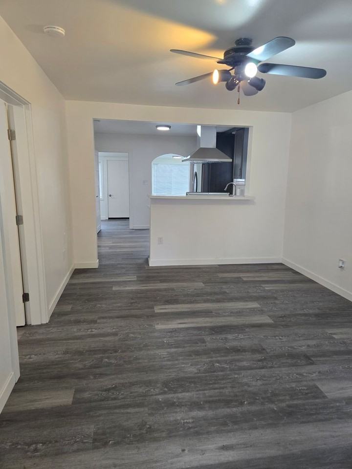 206 N Cedar St - Photo 3 of 13