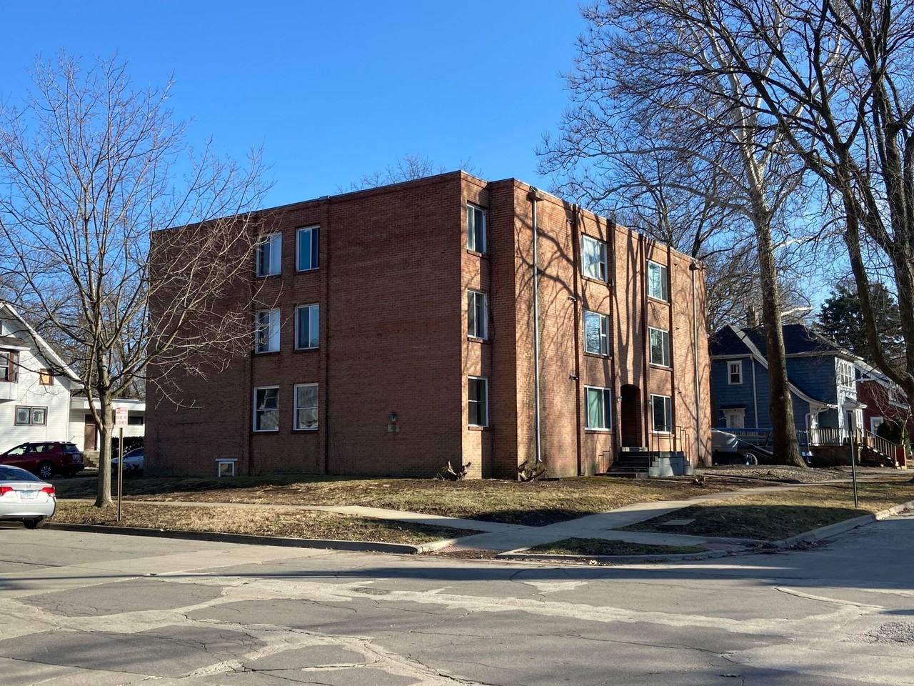 409 Elm - Photo 2 of 2