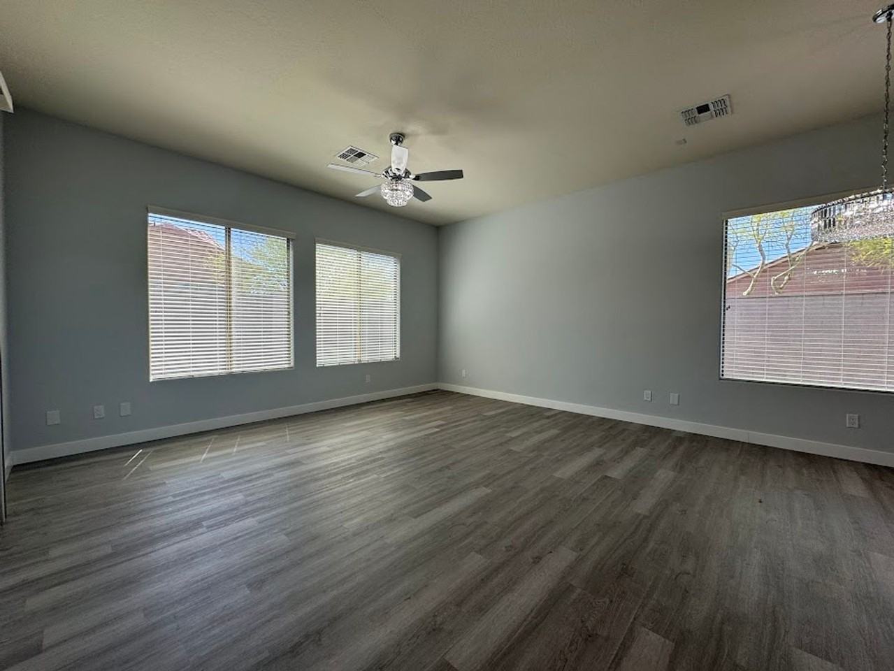 35713 N 32nd Ave - Photo 6 of 31