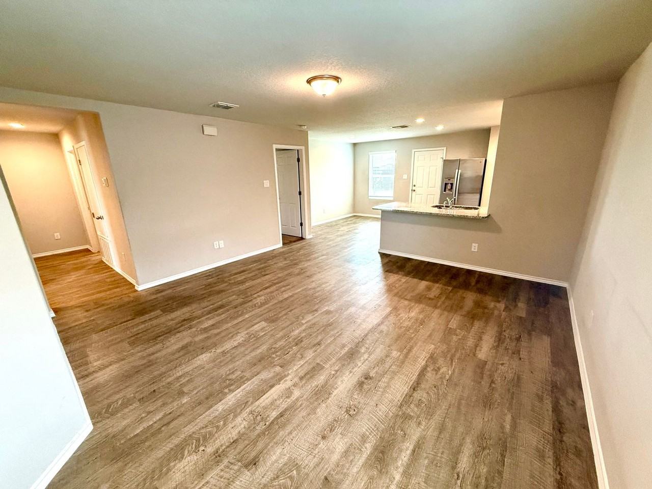 7614 Crestway Rdg - Photo 3 of 28