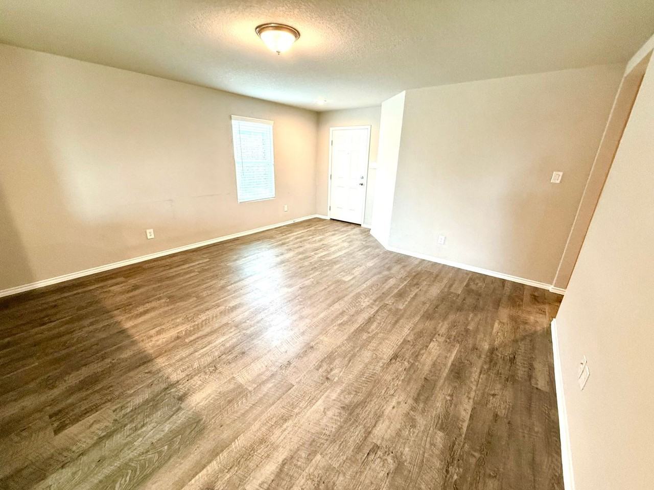 7614 Crestway Rdg - Photo 5 of 28