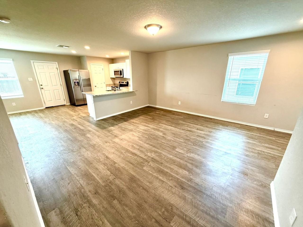 7614 Crestway Rdg - Photo 6 of 28