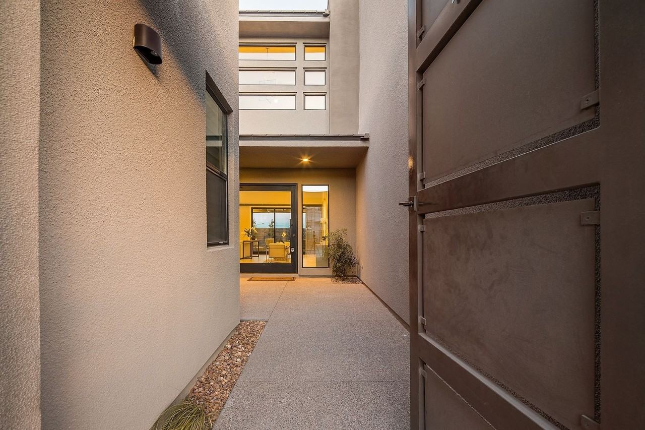 18 Garden Rain Dr - Photo 4 of 46