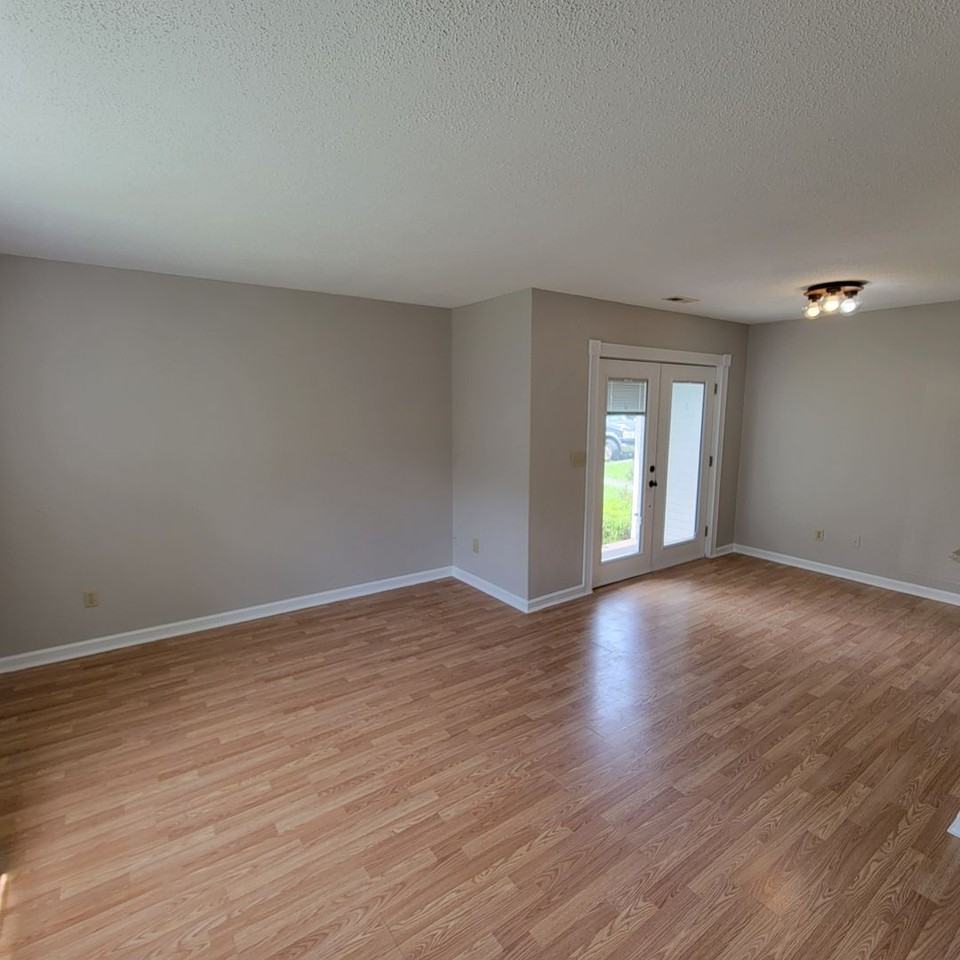 63 Eastgate Cir Apt C - Photo 2 of 20