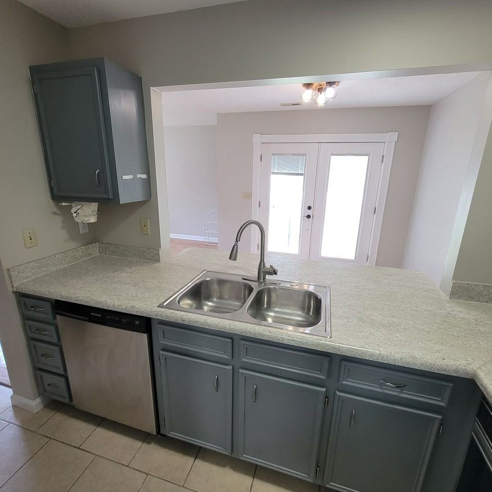 63 Eastgate Cir Apt C - Photo 6 of 20