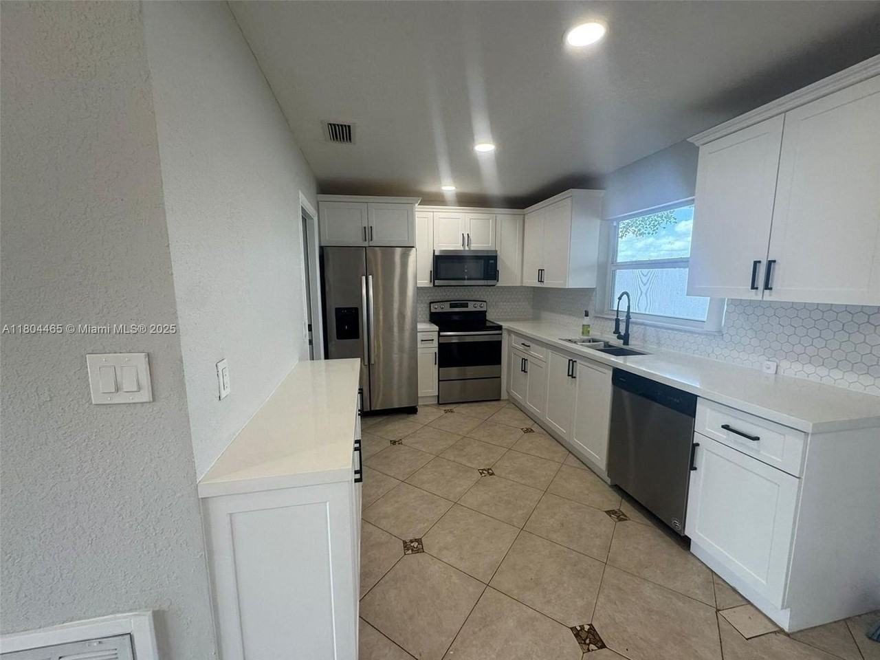 9431 Nw 10th St - Photo 2 of 14