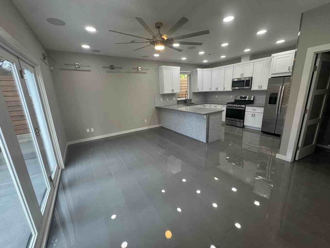1550 Murdell Ln - Photo 3 of 13
