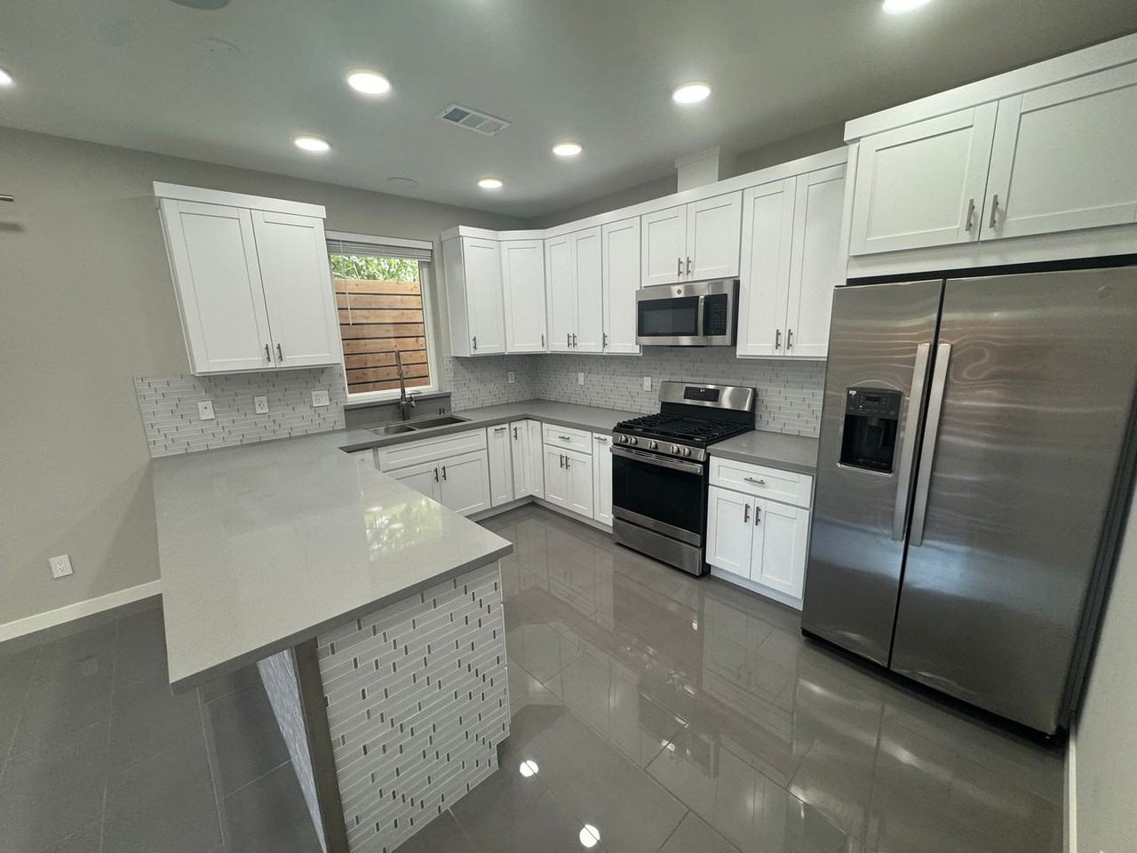 1550 Murdell Ln - Photo 4 of 13