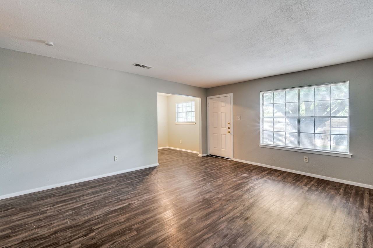 3504 May St - Photo 3 of 12