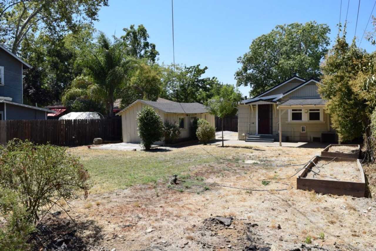 4457 55th St - Photo 2 of 18