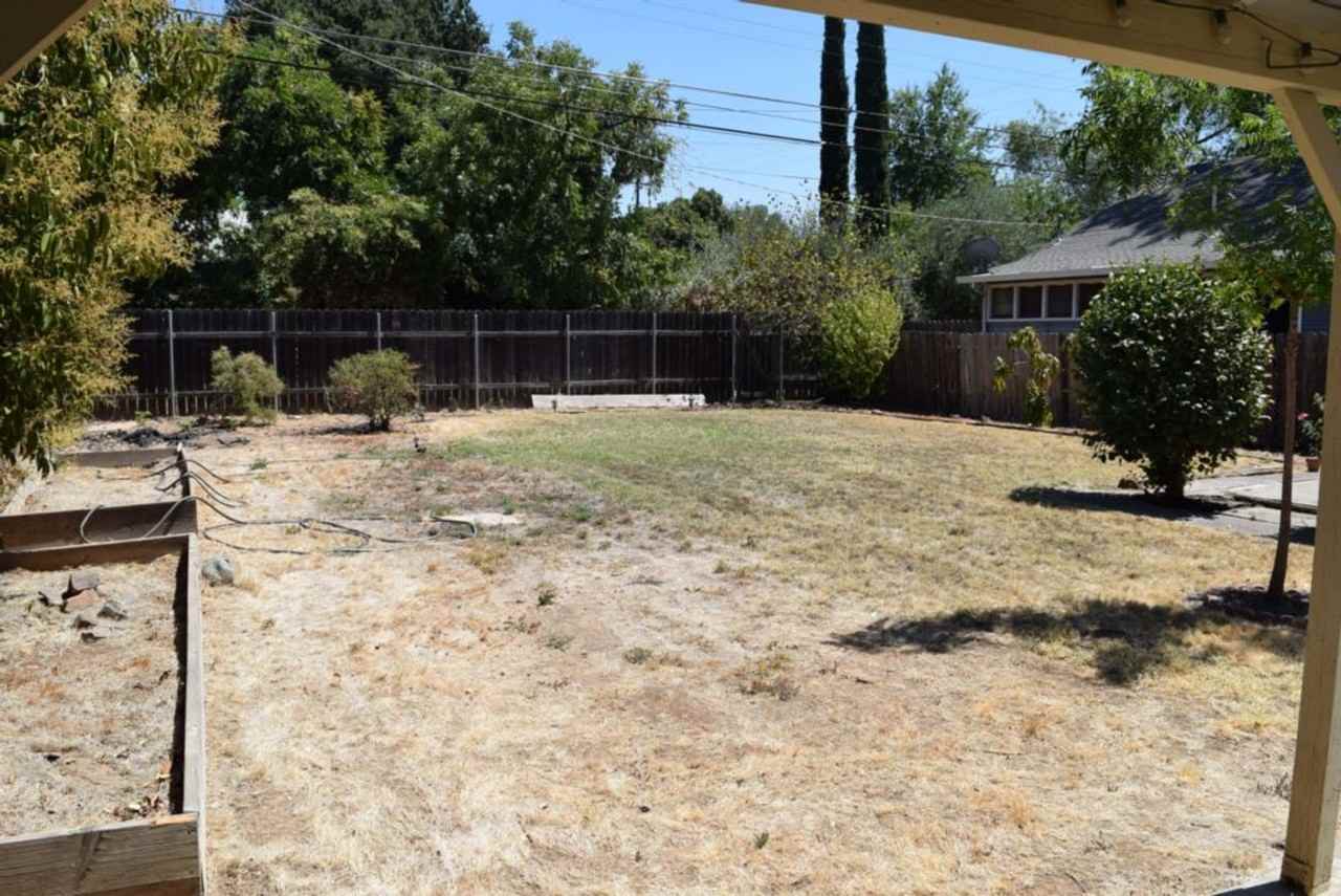 4457 55th St - Photo 3 of 18