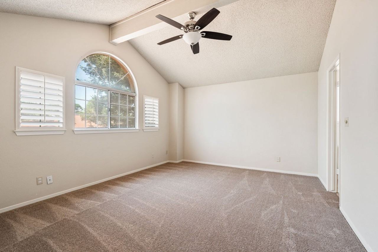 8840 N Barton Ave - Photo 7 of 12