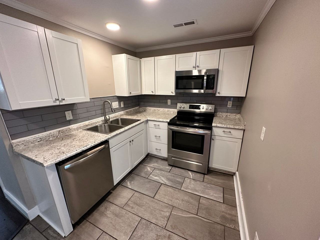 1621 Pegram St - Photo 3 of 9