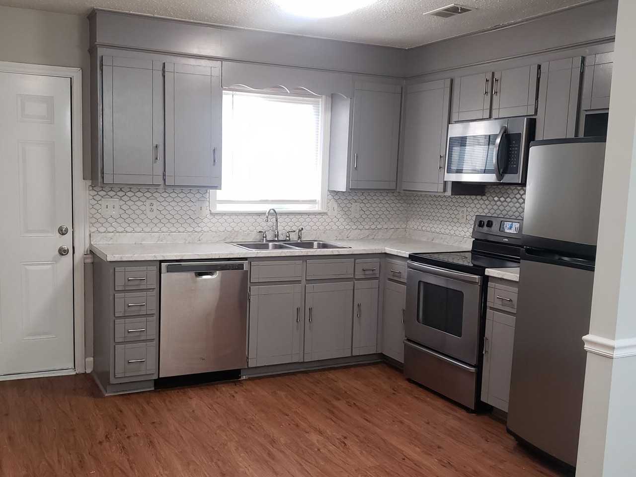 8111 Marcus Ln - Photo 2 of 10