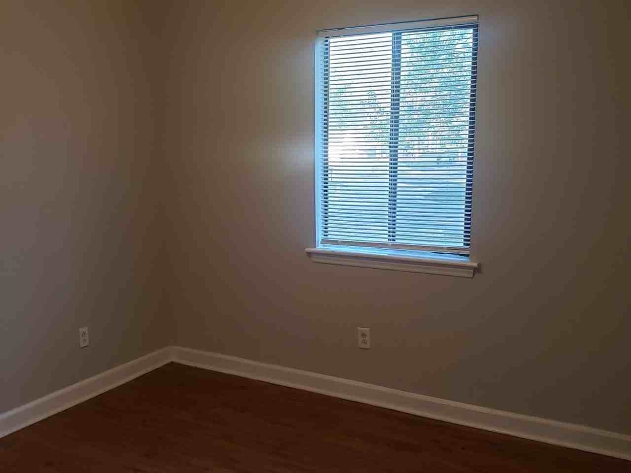 8111 Marcus Ln - Photo 5 of 10