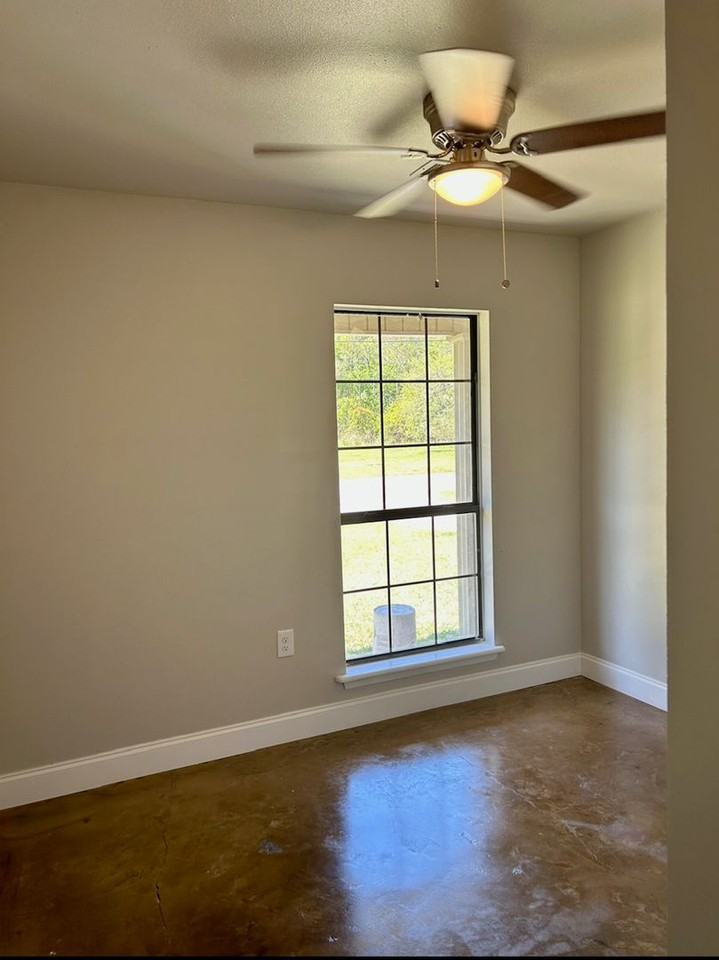 1305 Natchez St - Photo 5 of 10