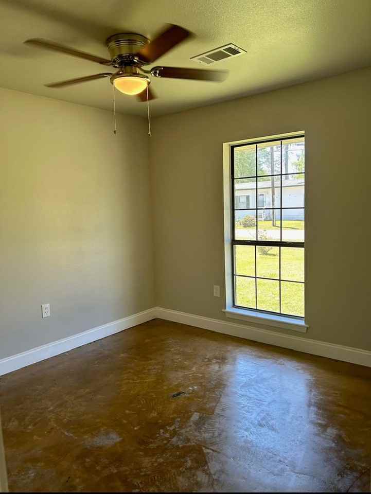 1305 Natchez St - Photo 6 of 10