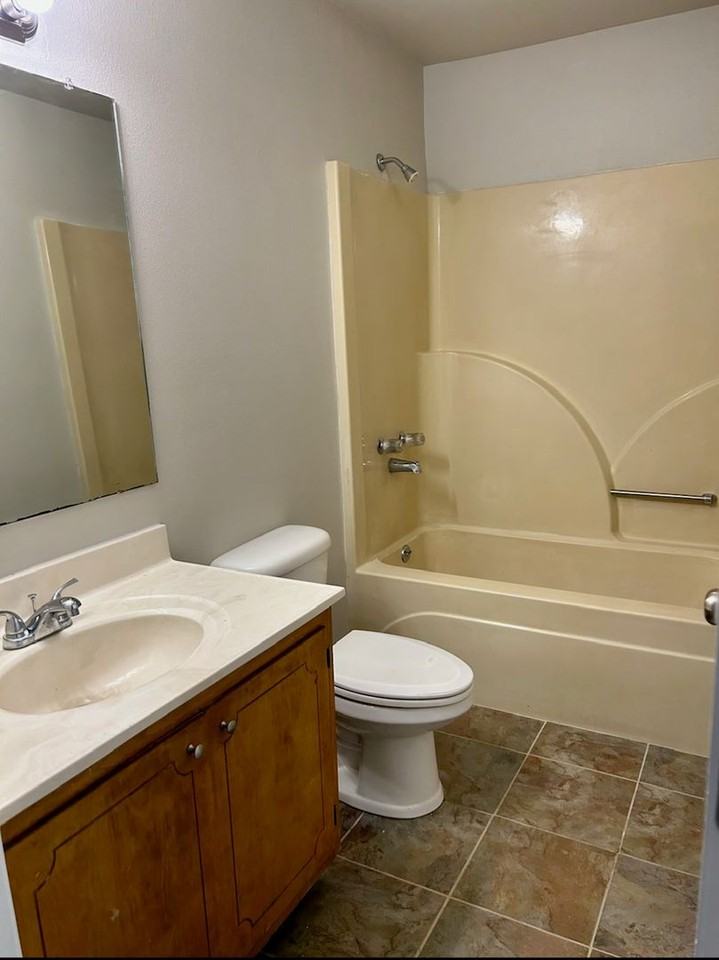 1305 Natchez St - Photo 7 of 10
