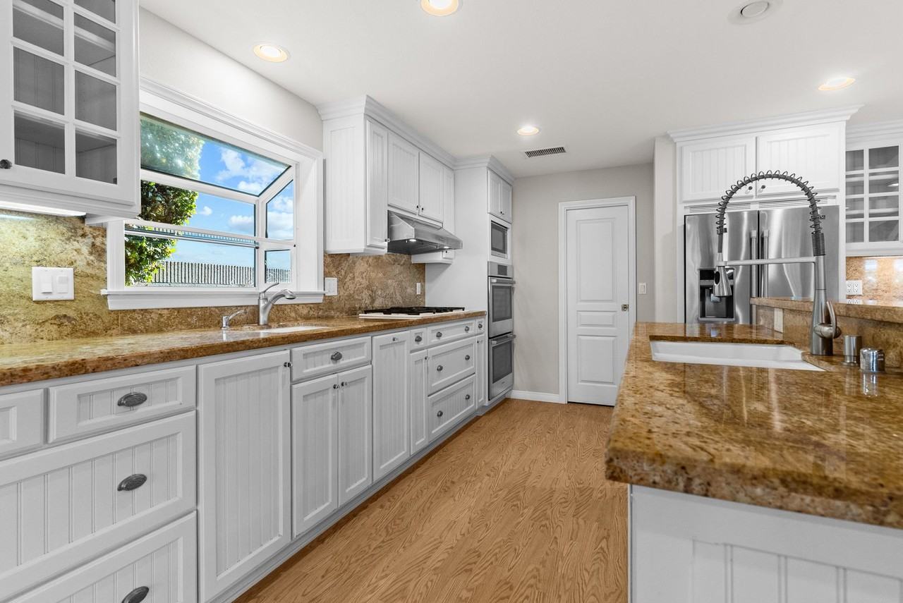 12782 Olive St - Photo 3 of 38