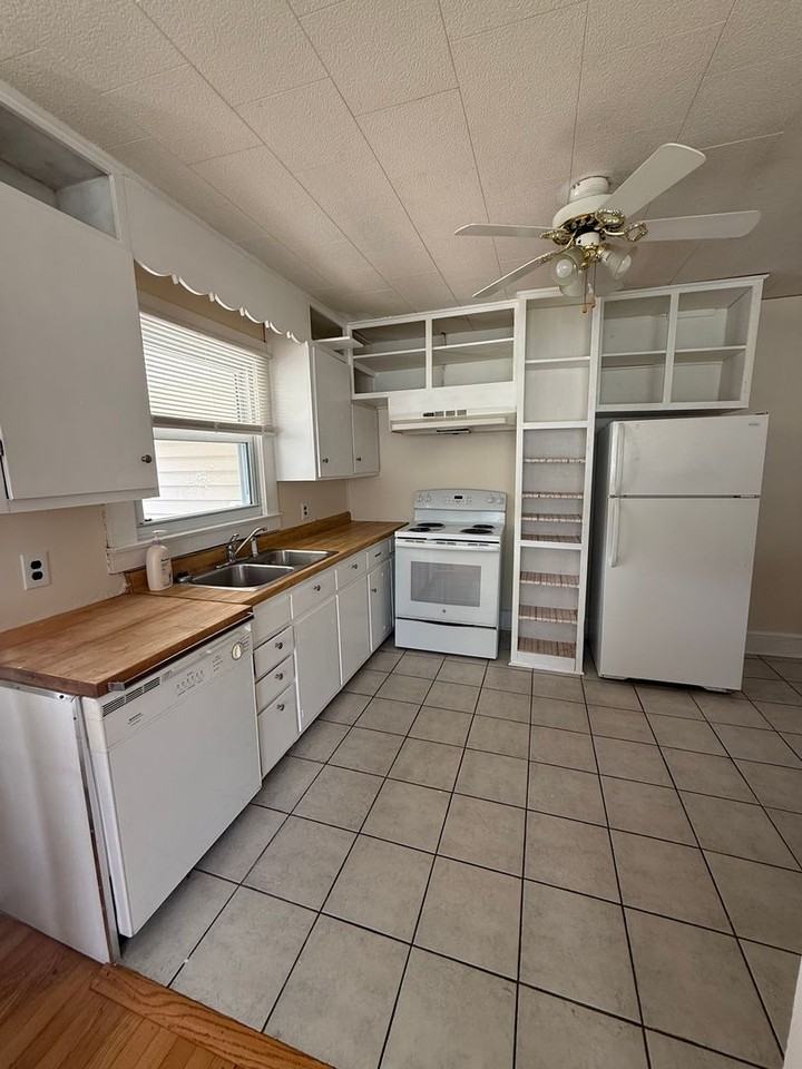 1200 Burgie St - Photo 3 of 14