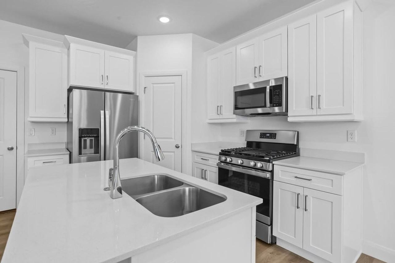 485 W Greenstone Pl - Photo 2 of 42