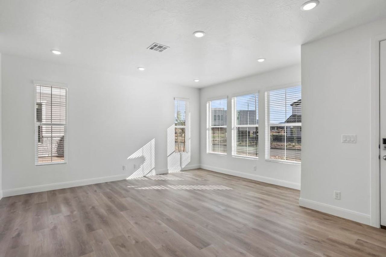 485 W Greenstone Pl - Photo 3 of 42