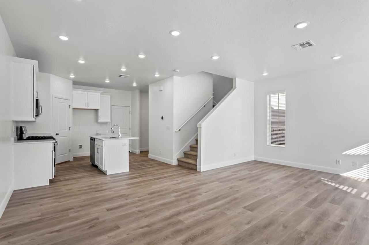 485 W Greenstone Pl - Photo 6 of 42