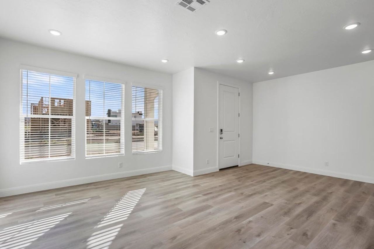 485 W Greenstone Pl - Photo 7 of 42