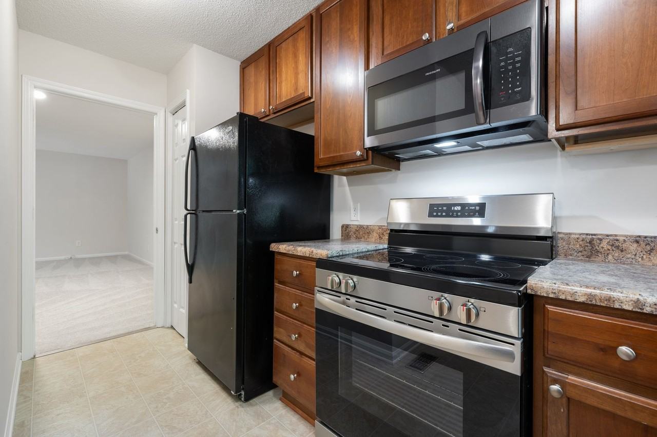 110 Gunston Ct - Photo 4 of 20