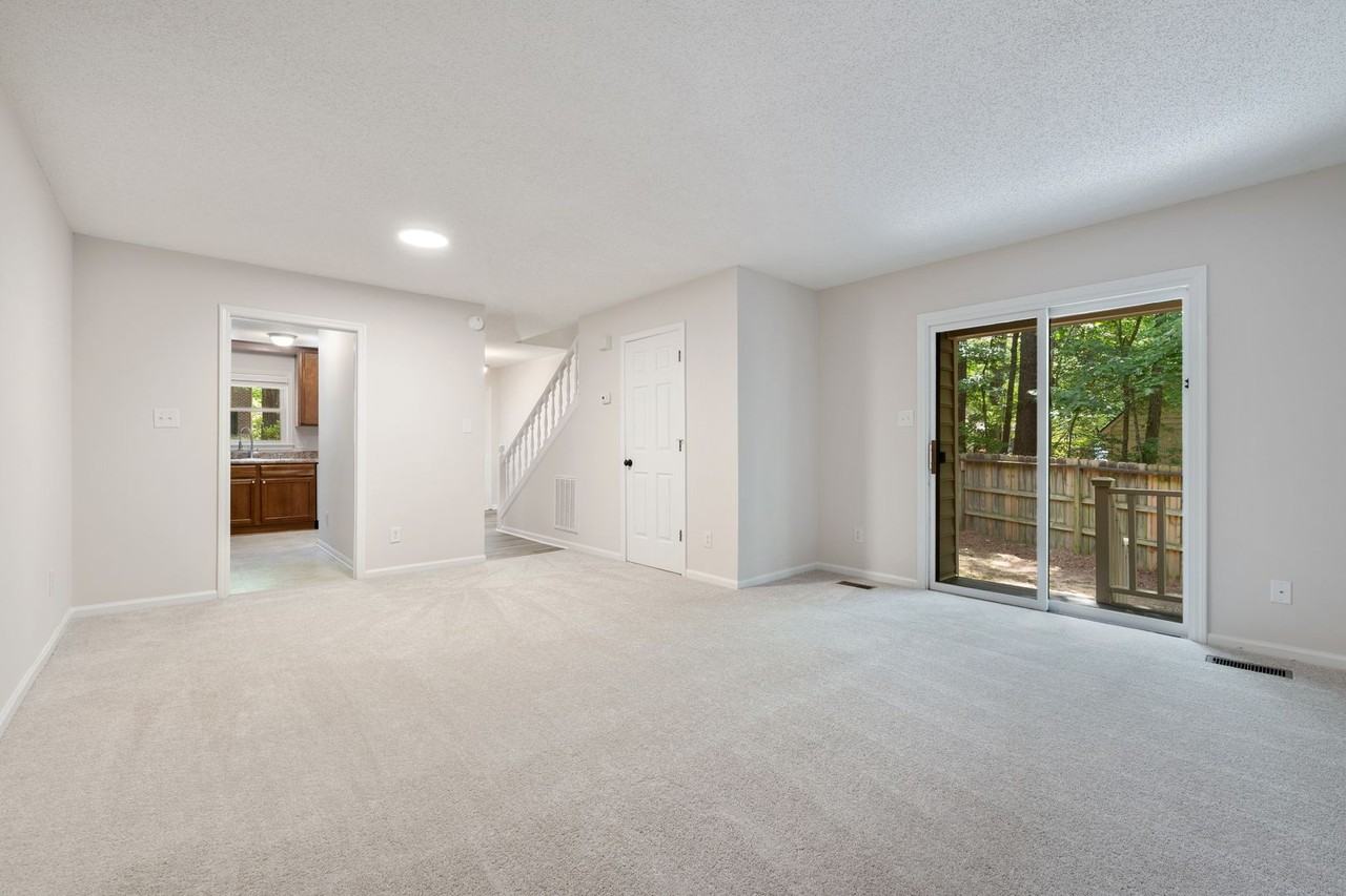 110 Gunston Ct - Photo 5 of 20