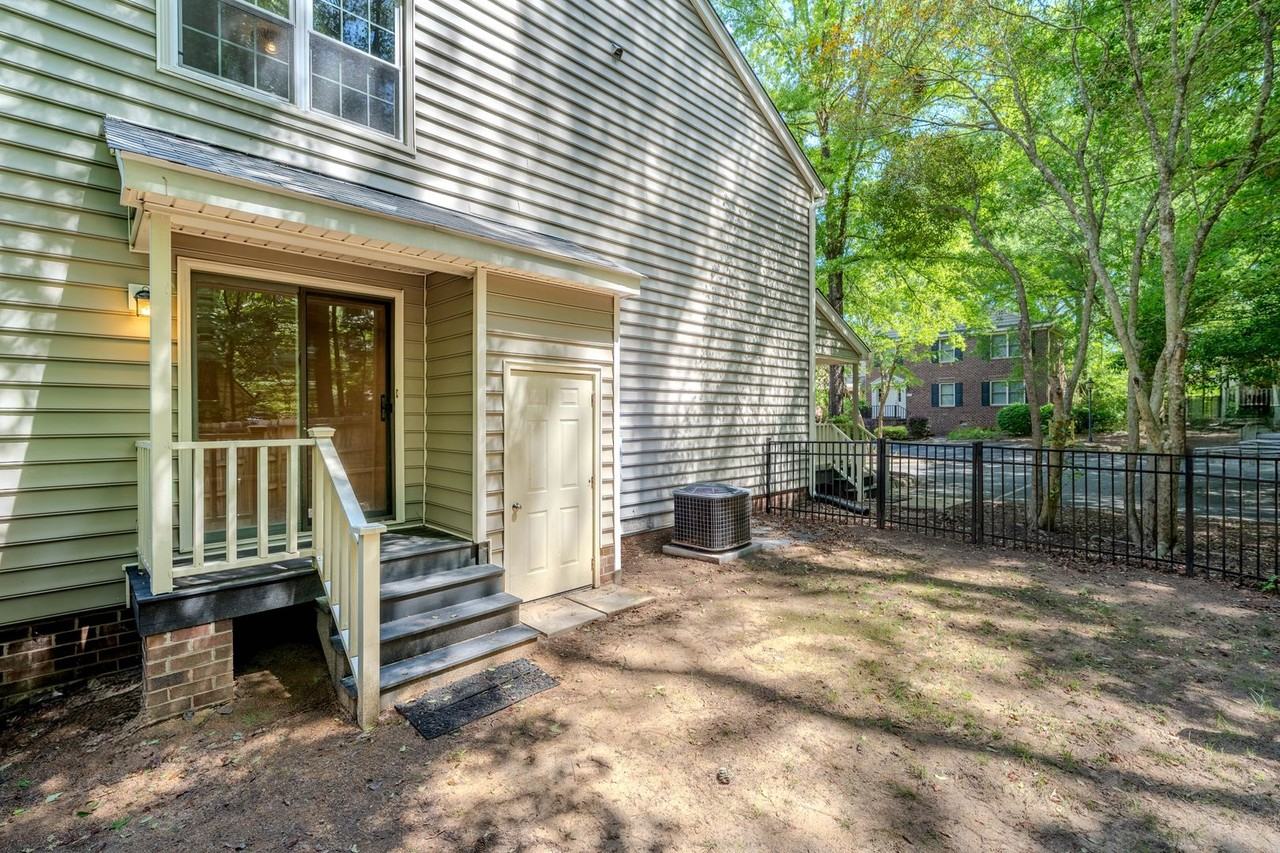 110 Gunston Ct - Photo 6 of 20